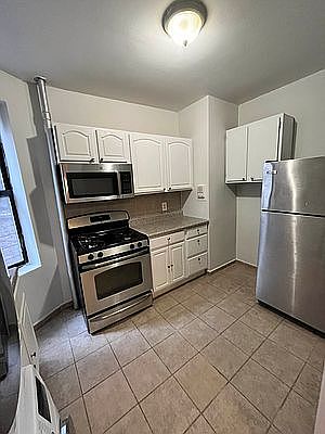 4th image of 700 W 175th St APT 3D