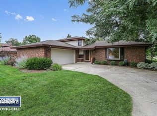 208 Beechcraft Dr, New Lenox, IL 60451