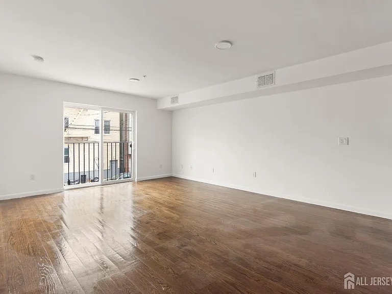 496 S 18th St #2 — Photo 2