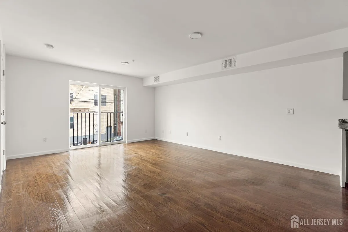 Building Photo - 496 S 18th St #2
