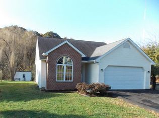 1210 Newman Dr, Salem, VA 24153