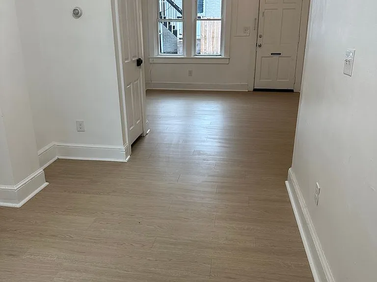 412 Locust St — Photo 3