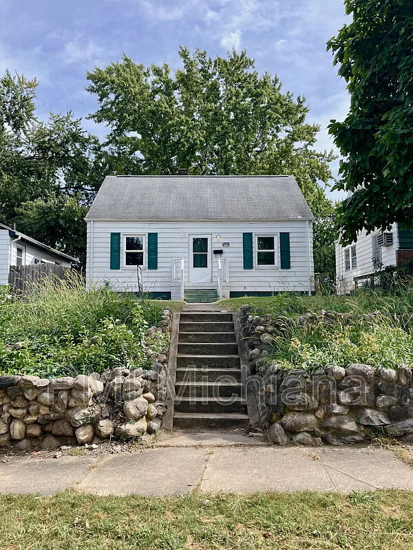 3 bed, 1.0 bath, $1,350 — Photo 1