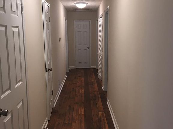4th image of 1095 Johnson Cir