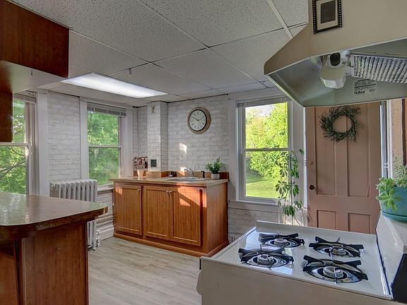 4th image of 158 Franklin St #2