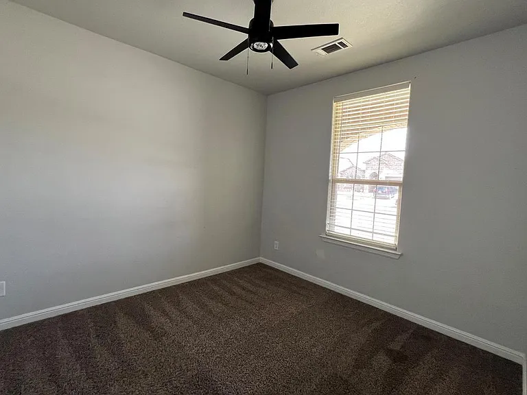 605 Dupont Ct — Photo 17