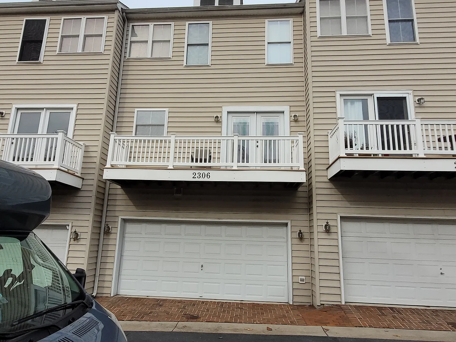4 bed, 2.5 bath, 2200 sqft, $3,450 — Photo 4
