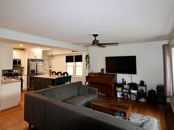 3rd image of 11555 S Lee Rd