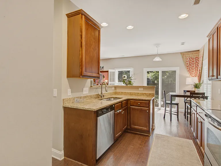 21 Oak Forest Dr #B — Photo 11