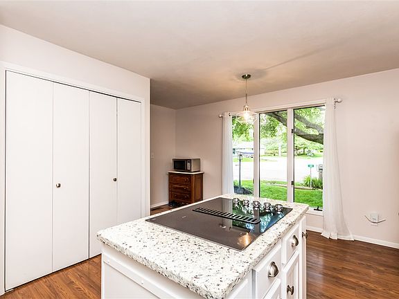 5th image of 101 Peachtree Ln
