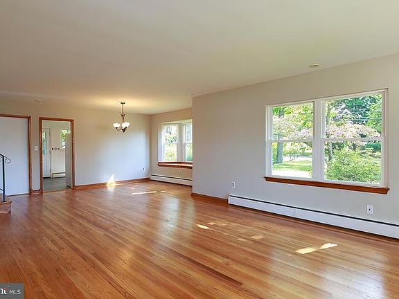 2nd image of 706 Hilton Ave