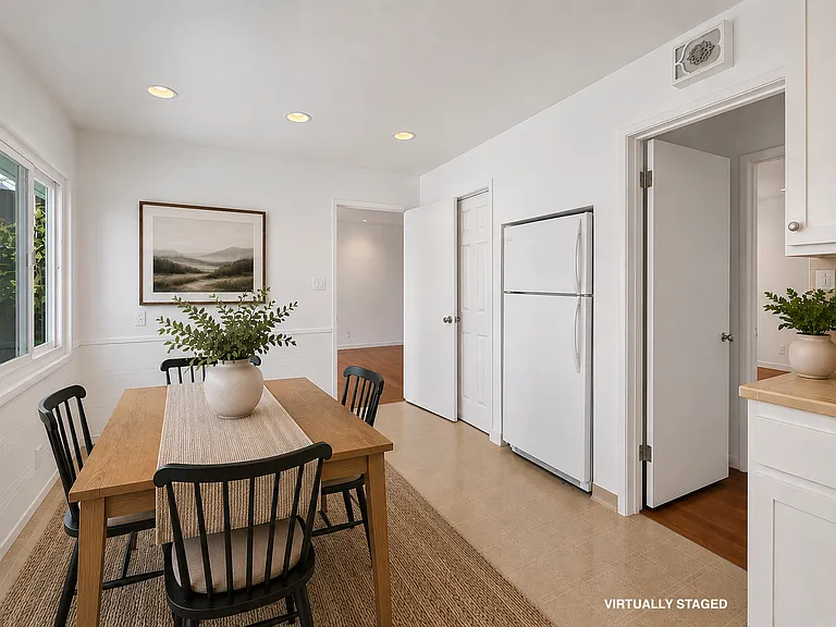 950 Olive St — Photo 8