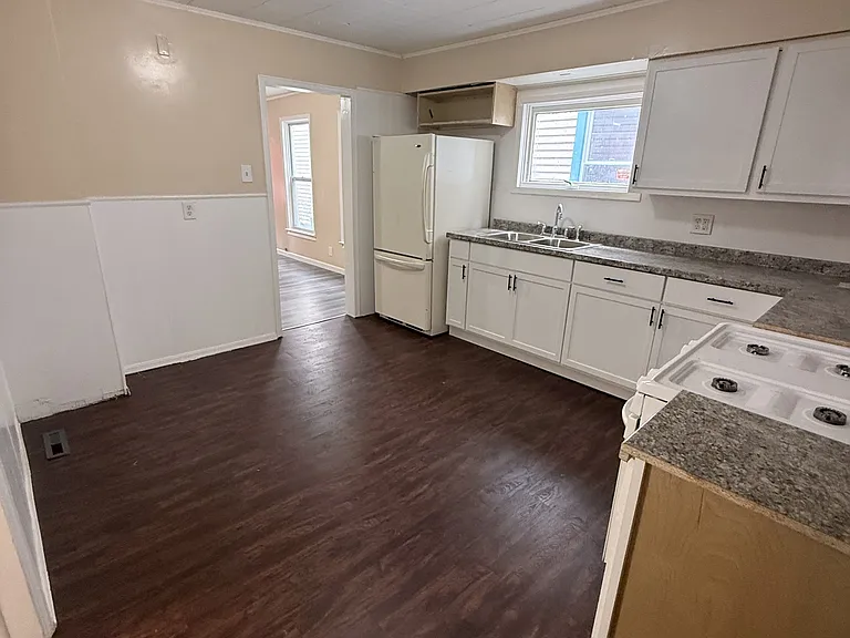 169 Landon St — Photo 10