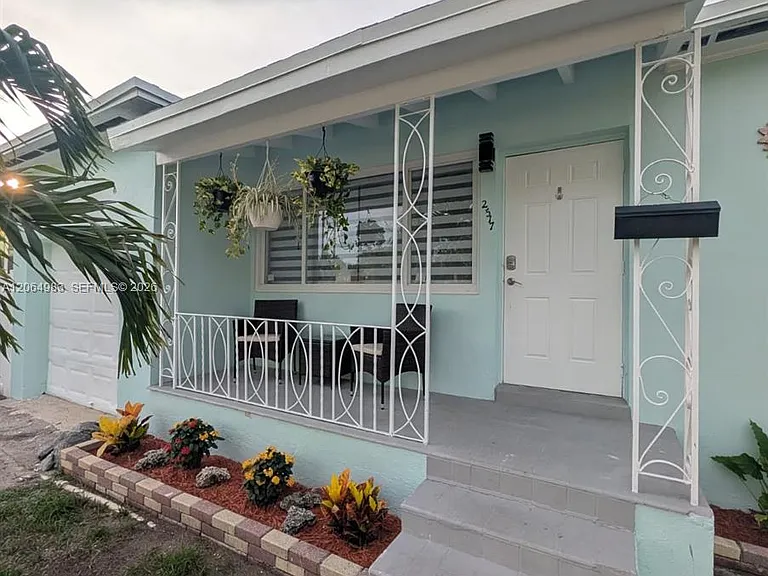 2517 Rodman St — Photo 3