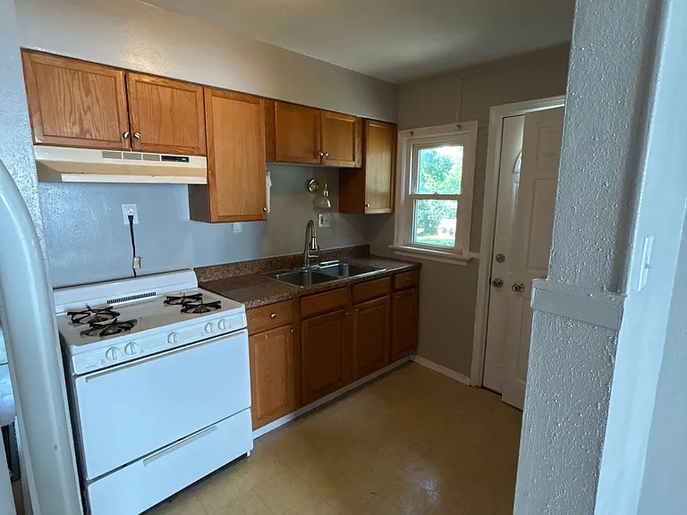 9749 Lilly Jean Dr — Photo 2