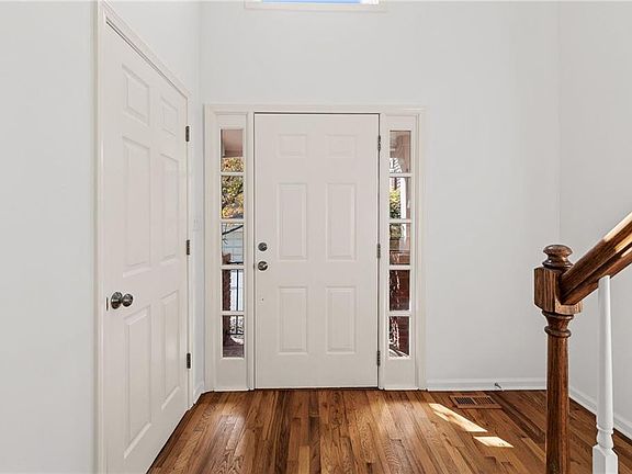 4th image of 2364 Greylock Pl