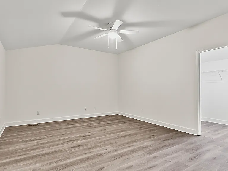 430-474 Wesley Pl — Photo 5