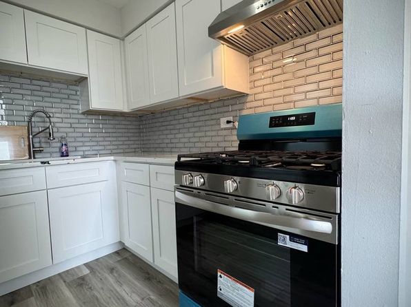 9720 S Pulaski Rd APT 306, Oak Lawn, IL 60453