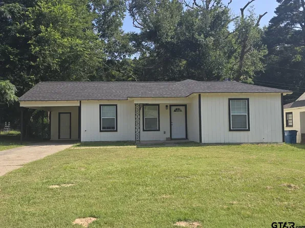412 Lindsey St, Daingerfield, TX 75638
