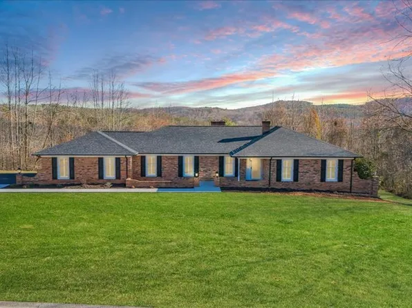 5808 Daniels Creek Rd, Martinsville, VA 24112