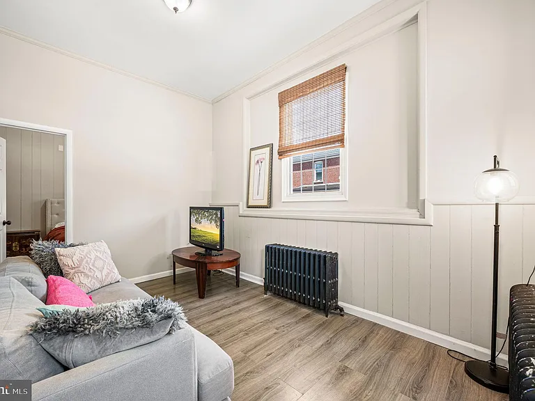 815 N Lincoln St — Photo 3