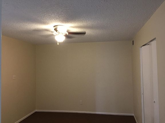 3rd image of 702 Crestbrook Ln