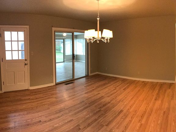 3rd image of 1308 N Dorothy Ave
