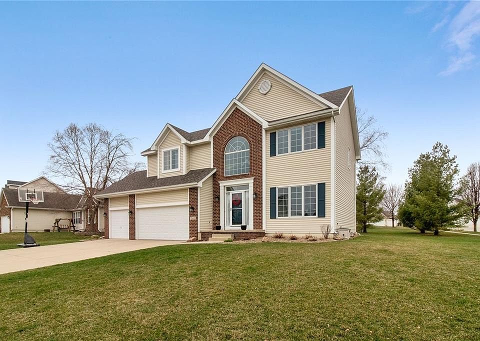 1st image of 2610 NW Parkridge Dr
