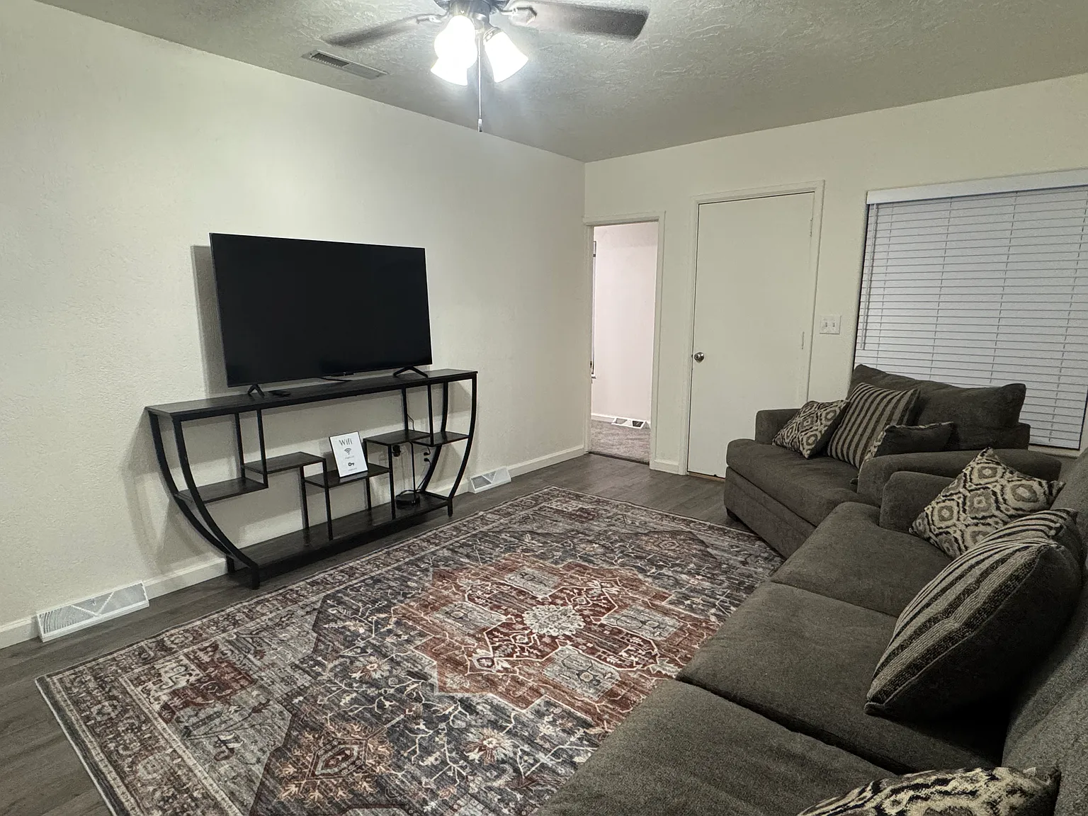 2 bed, 926 sqft, $2,200 — Photo 3