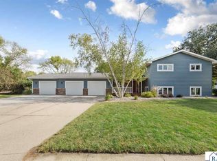 1552 Nottingham Dr, North Mankato, MN 56003