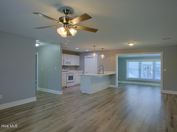 4th image of 1422 N New River Dr