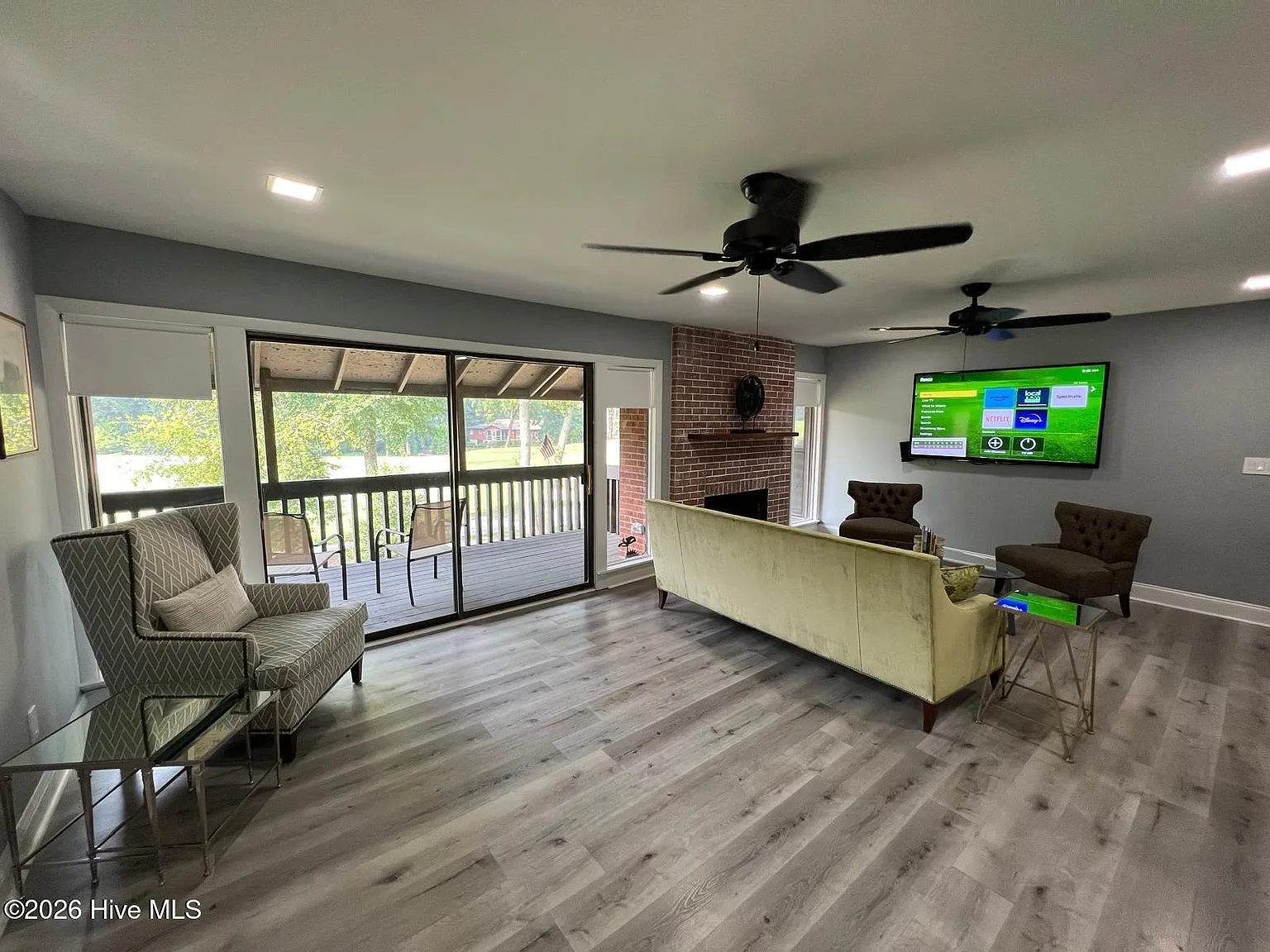 3 bed, 2.0 bath, 1440 sqft, $3,000 — Photo 2