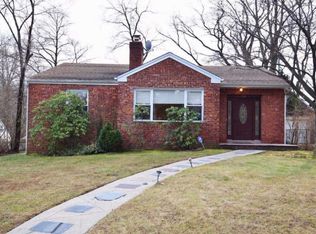29 Summer Ave, Great Neck, NY 11020