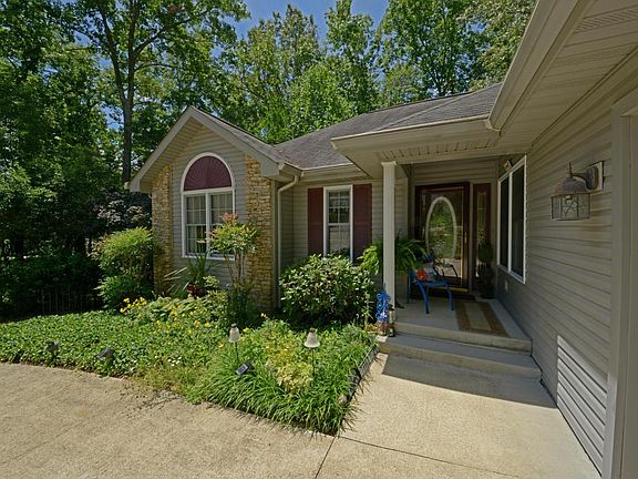 4th image of 104 Brighton Ln