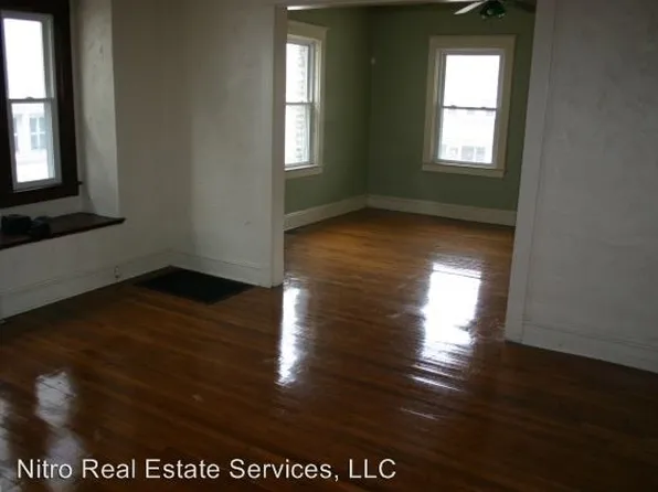 1326 E 28th St, Kansas City, MO 64109