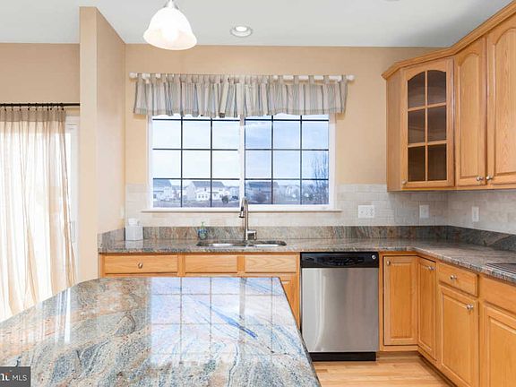 5th image of 330 Brooke Run Ln