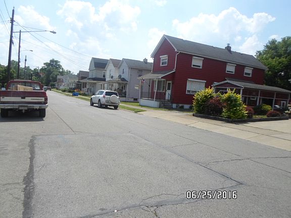 Exterior Neighborhood (street photo)