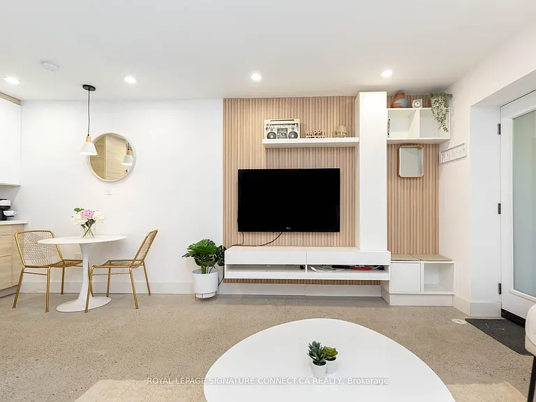 55 Dearbourne Ave #LOWER — Photo 6