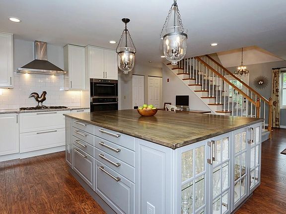 4th image of 44 Beechwood Dr