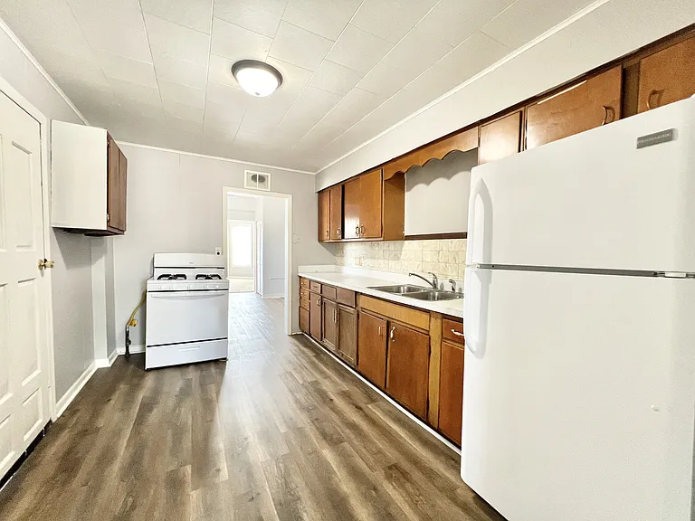 700 Hackett St — Photo 9