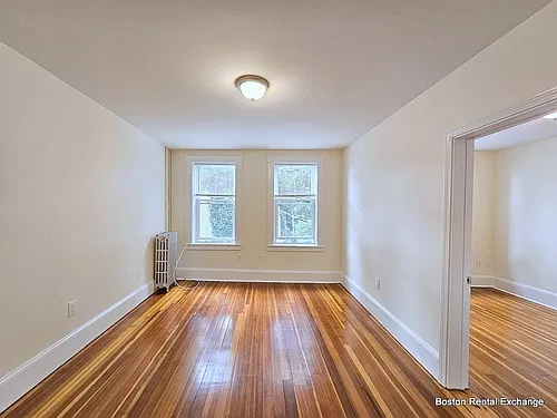 Sunny Spacious Renovated 2 Bed Steps To Union Sq! Heat Incl! Cat Ok! At Union Square — Photo 2