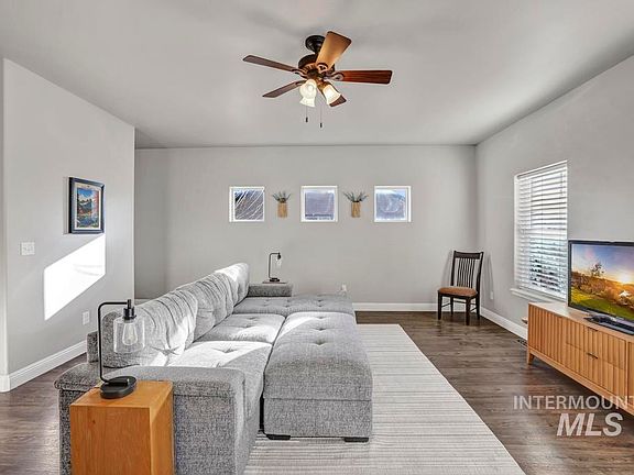 5th image of 394 Pheasant Rd