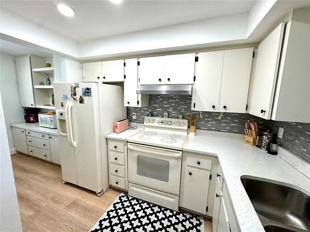 2 bed, 2.0 bath, 1118 sqft, $1,900 — Photo 3