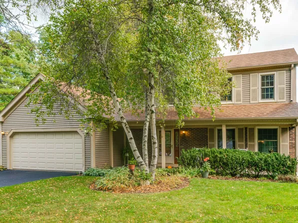 11 Bradbury Ct, Fox River Grove, IL 60021