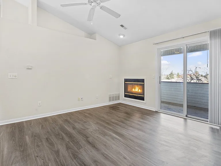 Oasis Apartments — Photo 20
