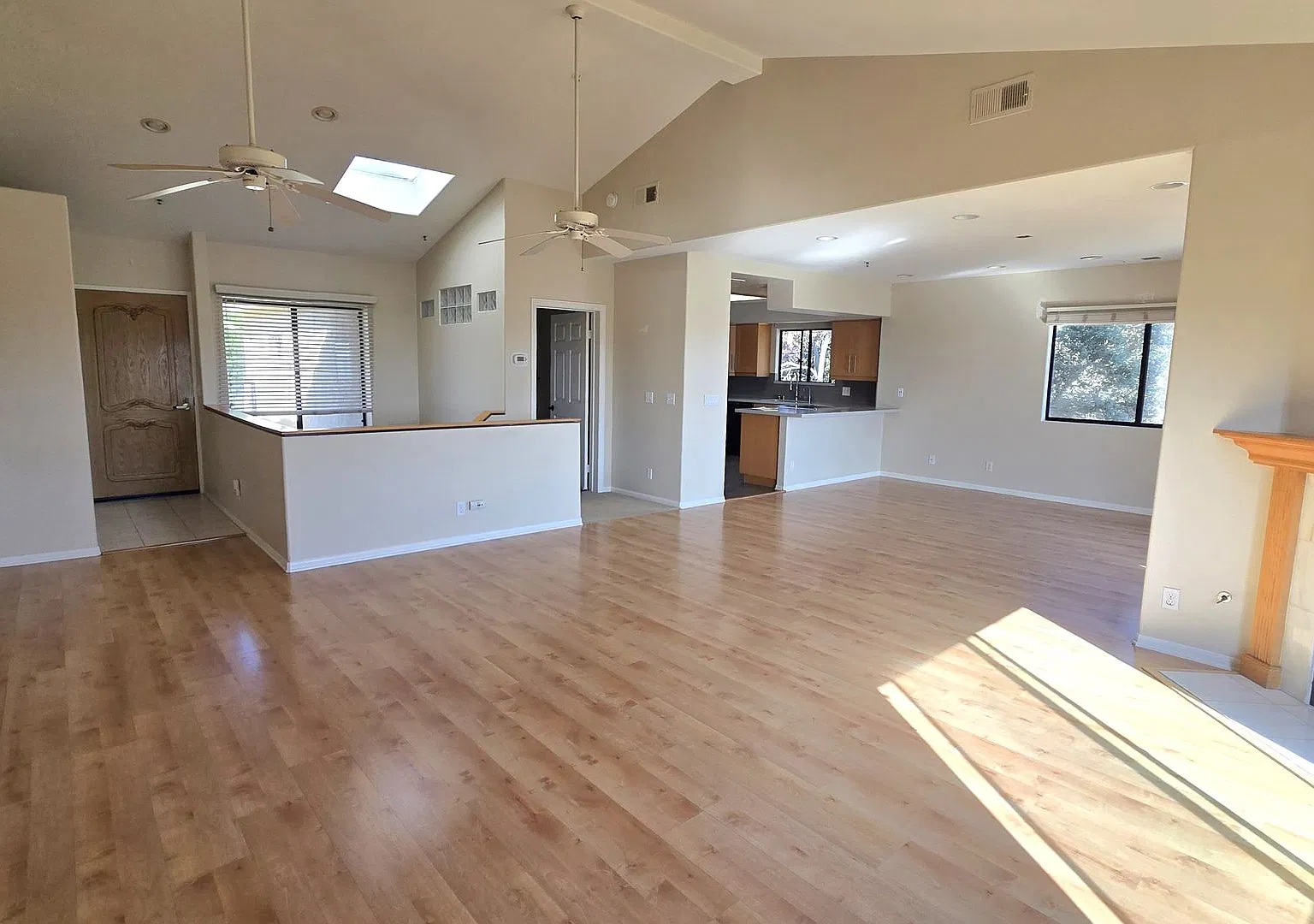 Light & Bright, 2BD/2.5BA in Private Gated Community w/ Country Views, 2 Car Garage, Fireplace, A/C — Photo 4