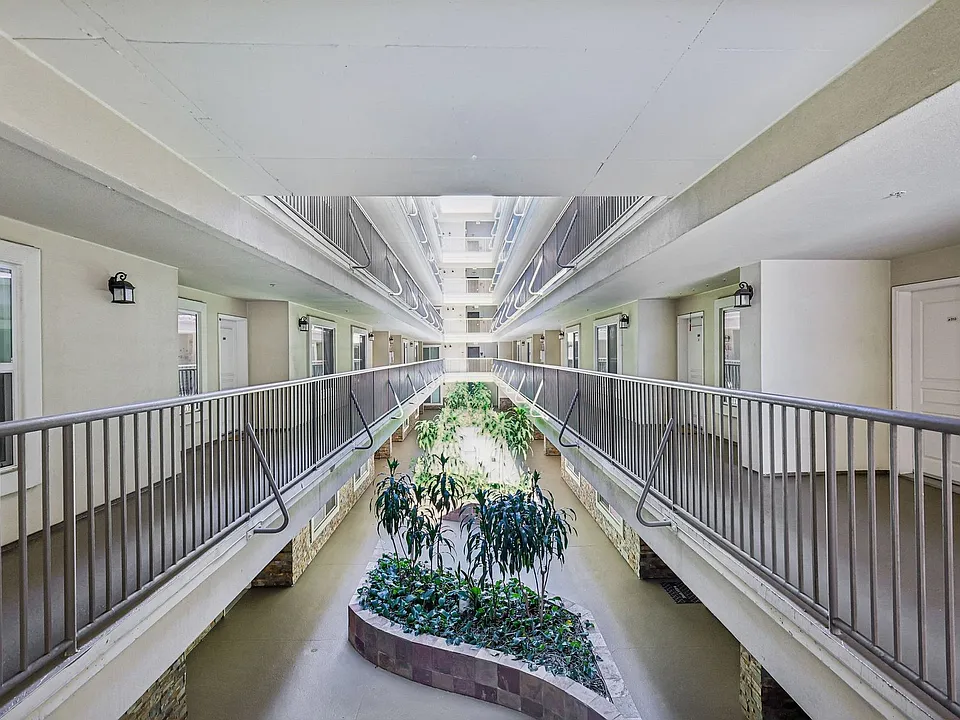 Harborview Apartments