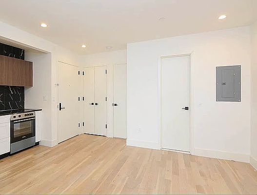 4th image of 828 Saint Johns Pl #4C