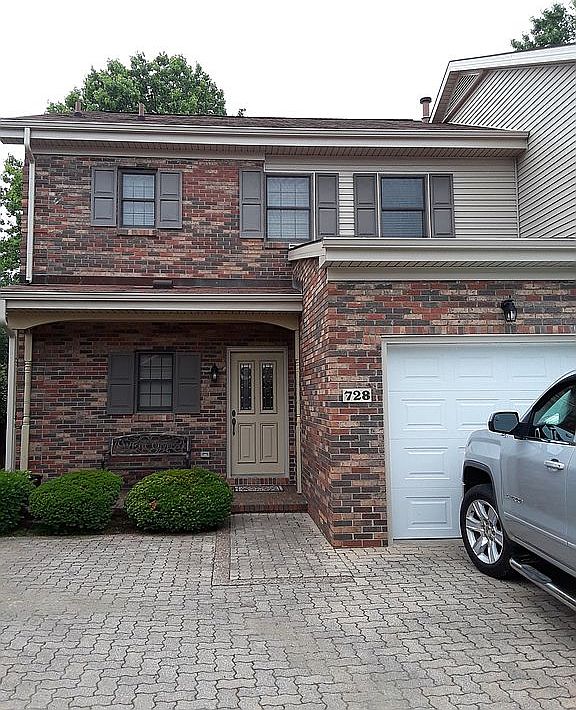 1st image of 728 Live Oak Pl