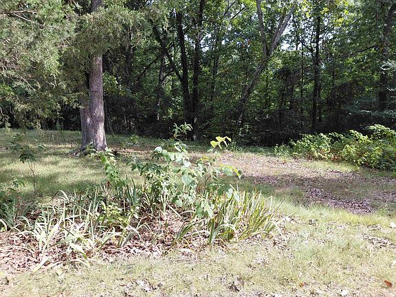 3rd image of 239 Hiawatha Dr
